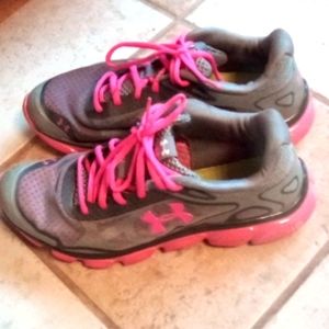 UA running shoes sz 9.5 GUC